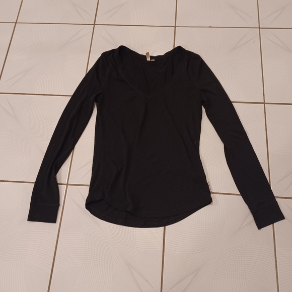 $4 Add-on Thin Black Long Sleeve Tee - Size Small - Picture 4 of 7